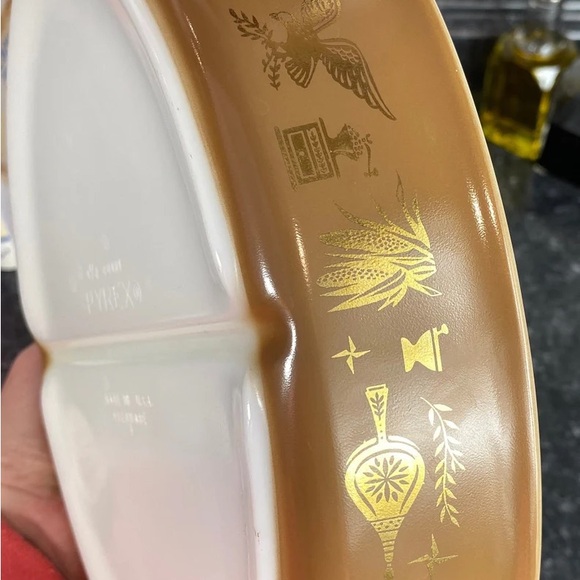 Early American Pyrex Dish In Mint Condition/Mid-century1.5 qt in Brown & Gold - Picture 9 of 12